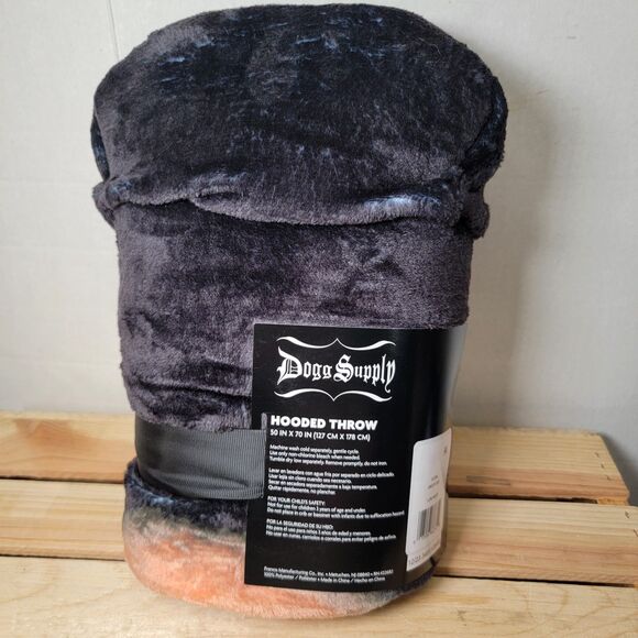 Dogg Supply Hooded Throw by Snoop Dogg 50" X 70" - NEW - Picture 3 of 4